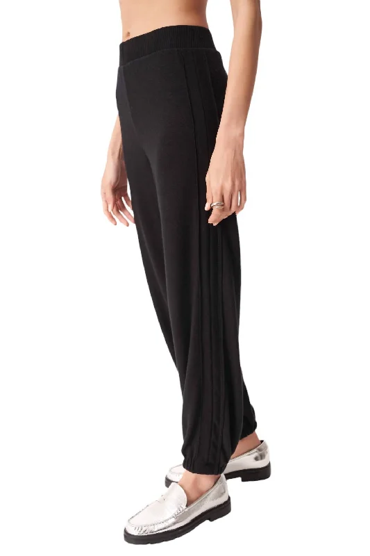 Get It Before It’s Gone Women's Cozy Seamed Jogger In Black